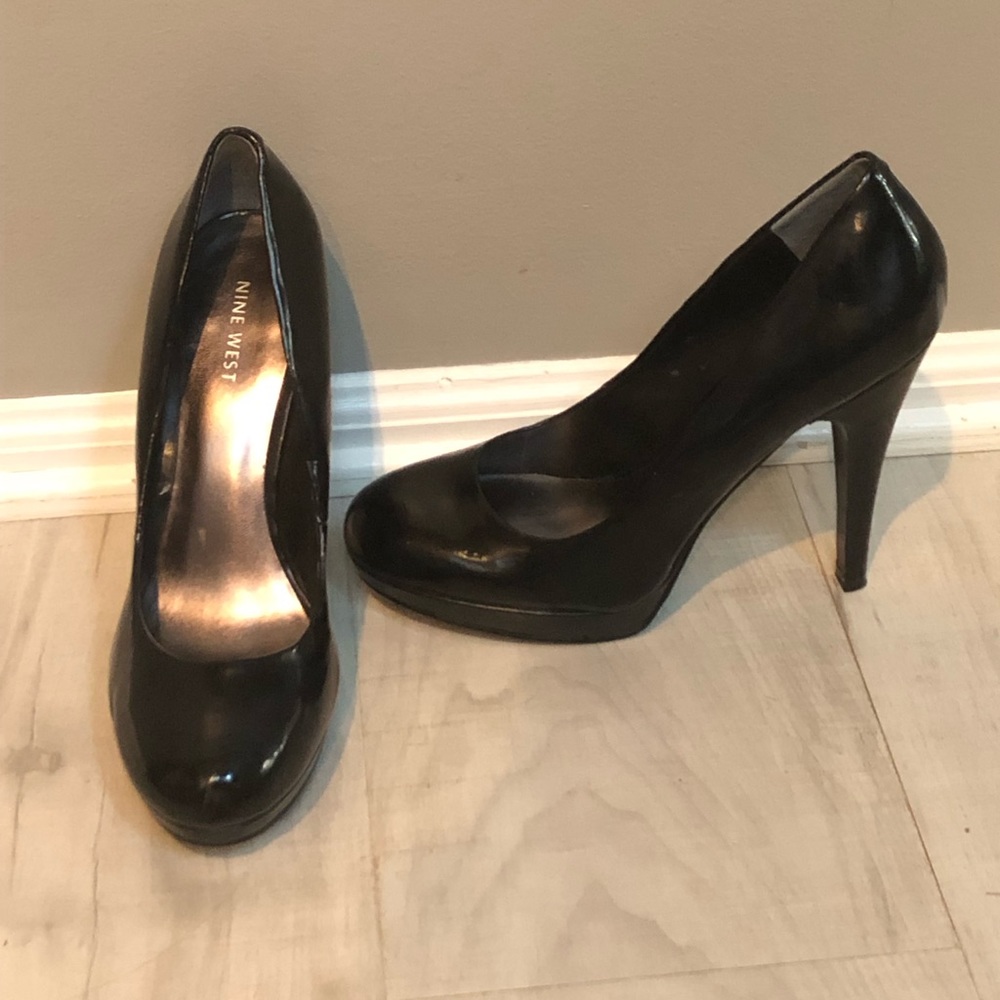 9M barley even worn. Small dent in right toe